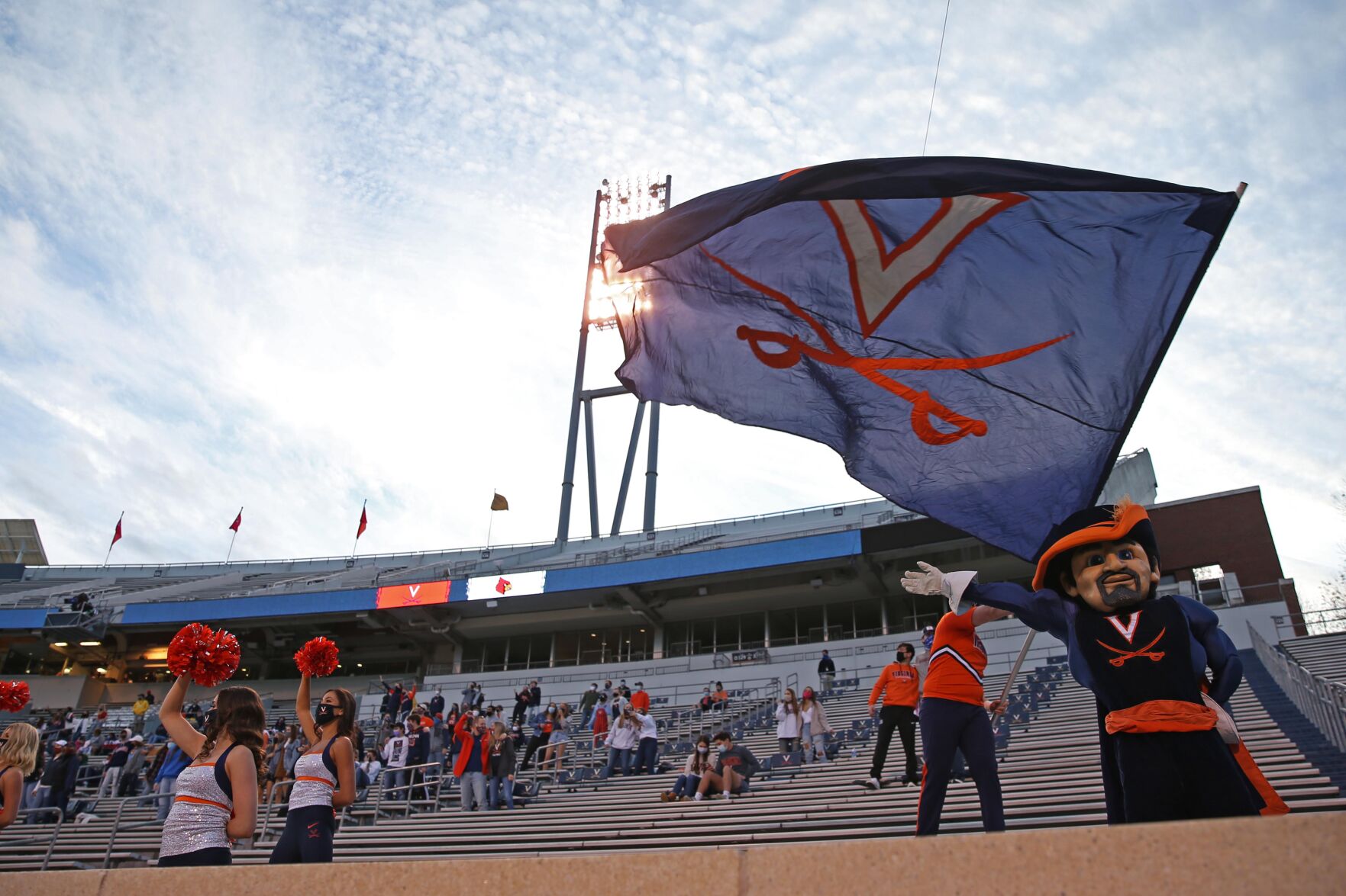 111420-cdp-sports-uvafootball356.JPG